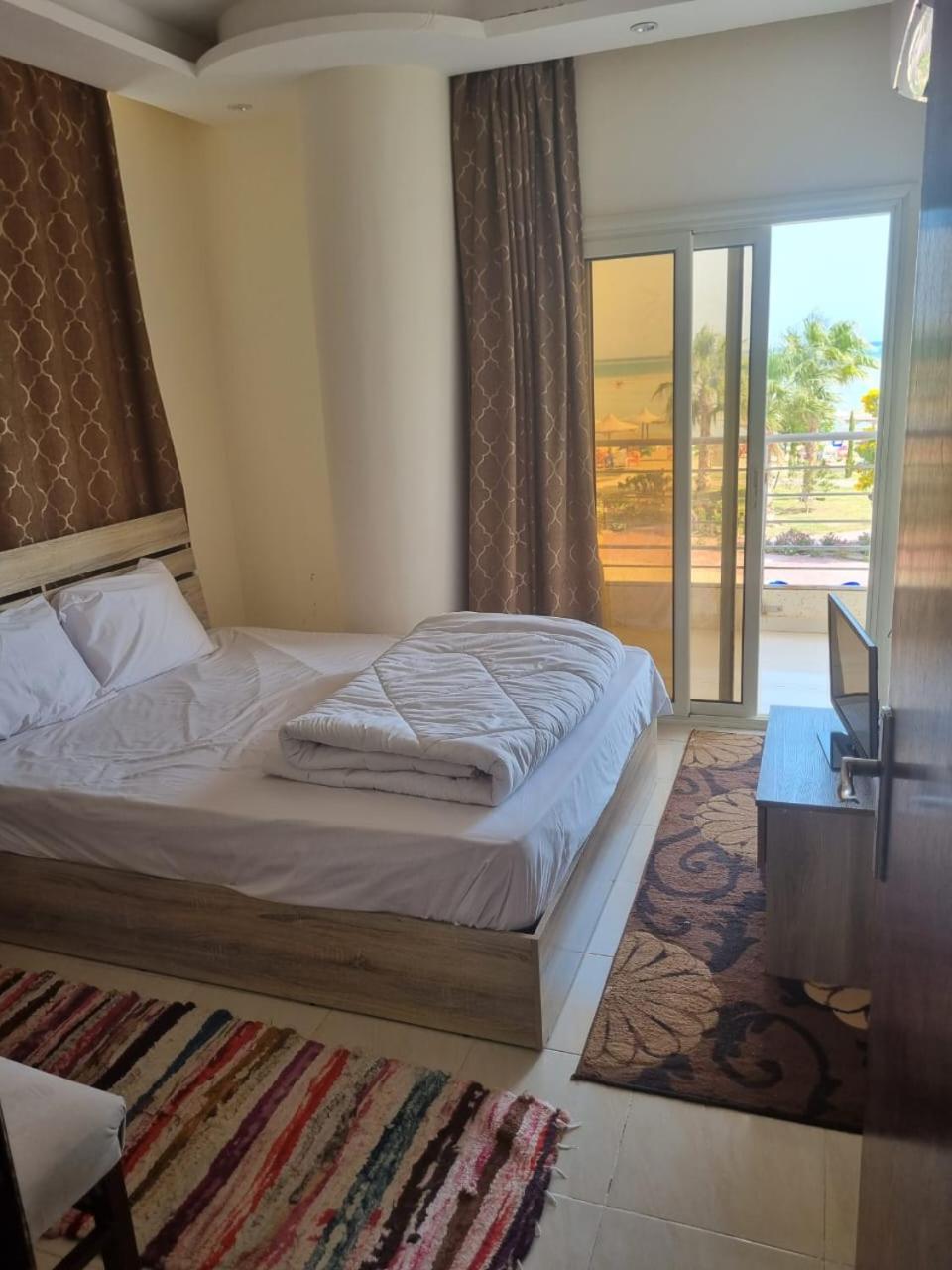 Апарт отель Casablanca Beach For Families And Couples Only Хургада Экстерьер фото
